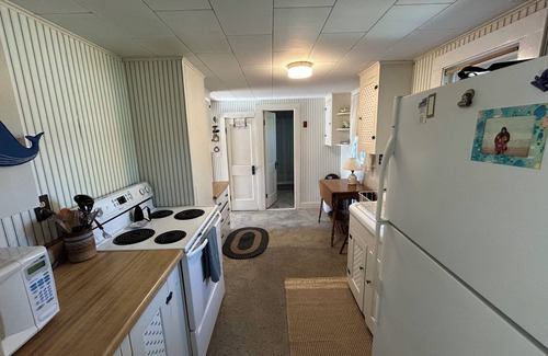 Dennis Port Cabaña | Charming 1-bedroom cottage in Dennis, central to everything!