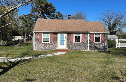 Dennis Port Cabaña | Charming 1-bedroom cottage in Dennis, central to everything!