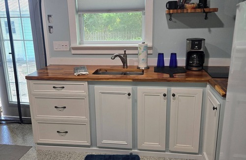 Palm City Cabaña | Charming 1-bedroom cottage in fabulous Stuart with AC, close to water, downtown