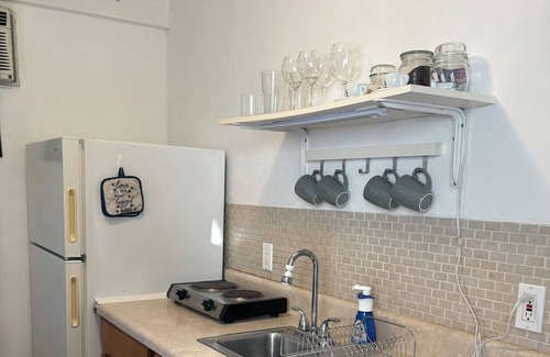 Coral Way Cabaña | Charming 1-bedroom cottage with WiFi and AC in wonderful Miami