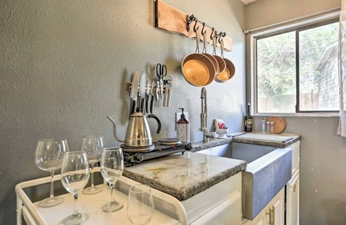 Bend Cabaña | Charming 1-bedroom cottage in welcoming Bend with AC