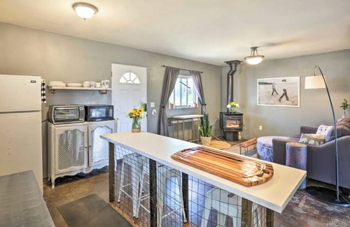 Bend Cabaña | Charming 1-bedroom cottage in welcoming Bend with AC