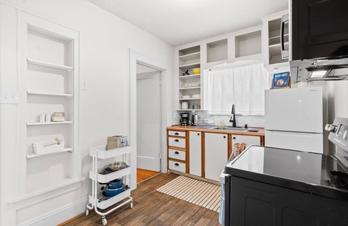Piedmont Casa | Charming 1-bedroom duplex with WiFi, AC Fenced Backyard - Extended Stay Welcome