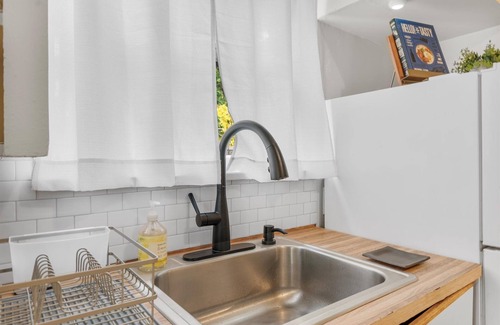 Piedmont Casa | Charming 1-bedroom duplex with WiFi, AC Fenced Backyard - Extended Stay Welcome