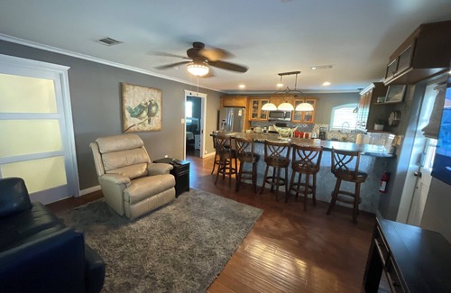 Beaumont Apartamento | Charming 1-bedroom Executive apartment in a gated complex located in Beaumont.