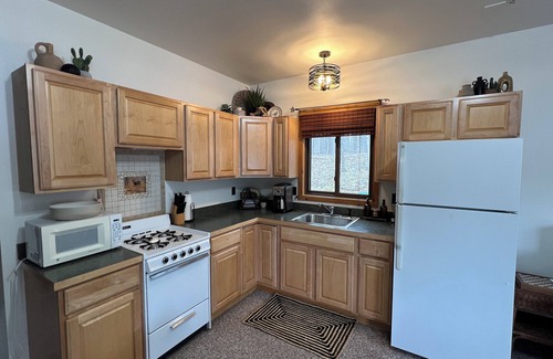 Branch Cabina | Charming 1-bedroom garage cabin / in-law suite in Branch