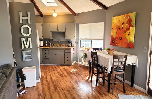 Allied Gardens Casa | Charming 1-bedroom Guest House in fabulous San Diego with AC, WiFi, TV
