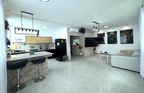 Kiryat Yam Casa | Charming 1-bedroom house with WiFi, AC in marvelous Kiryat Yam