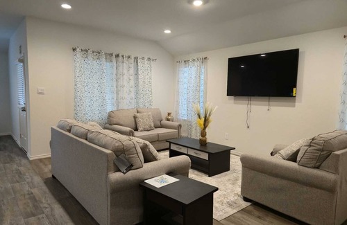Rosenberg Casa | Charming 1-bedroom house with WiFi, AC in fabulous Richmond