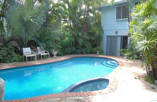 Kailua Casa | Charming 1-Bedroom Kailua Cottage with AC, Walk to the Best Part of the Beach