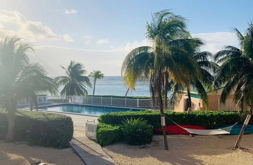 West End Condominio | Charming 1-bedroom condo in superb Cayman Brac with pool