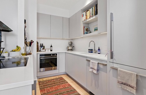 Harleston Village Condominio | Charming 1-bedroom Pied-à-terre on Colonial Lake