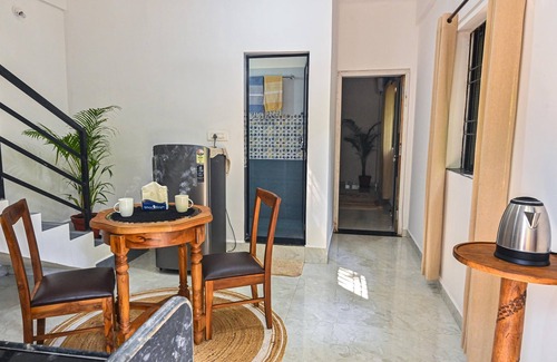 Arambol Casa | Charming 1-bedroom Private Balcony house with Beautiful Countryside view.