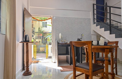 Arambol Casa | Charming 1-bedroom Private Balcony house with Beautiful Countryside view.