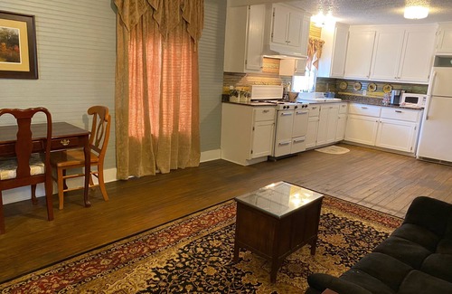 Natchez Casa | Charming 1-bedroom shotgun style house in historic downtown Natchez