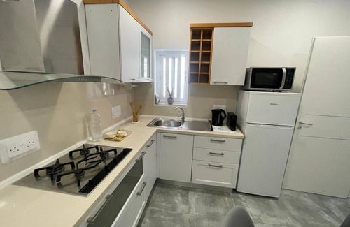 Paola Apartamento | Charming 1-bedroom + Sofa Bed Maisonette with Private Entrance, AC, in Paola.