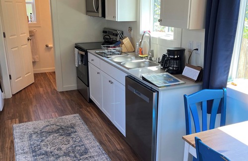 Kenton Casa | Charming 1-bedroom tiny house in Portland with WiFi, AC