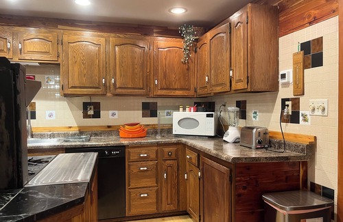Cherry Valley Cabaña | Charming 1-bedroom cottage in Cherry Valley - within walking distance to parks.