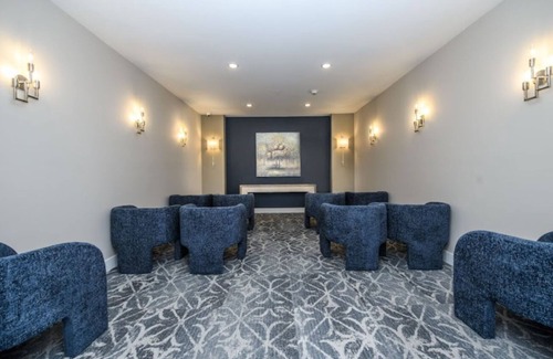 Westmere Apartamento | Charming 1-bedroom in Guilderland with AC, WiFi For 55 and up Community