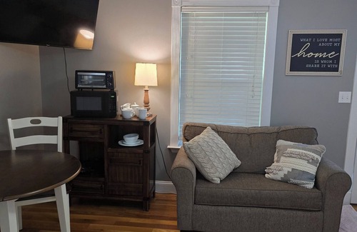 McMinnville Apartamento | Charming 1-bedroom apartment with WiFi and AC in peaceful McMinnville.