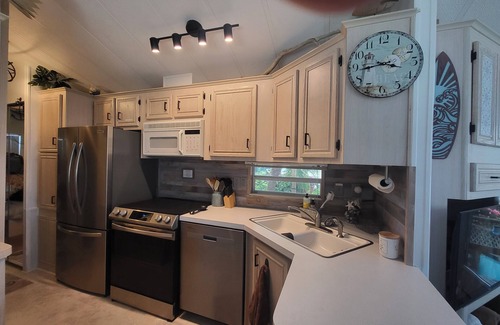Port Isabel Cabaña | Charming 1-bedroom waterfront beach cottage on the canal in LIV Port Isabel