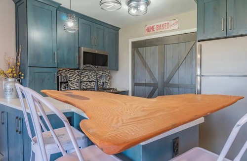 Ferrysburg Condominio | Charming 1-bedroom waterfront condo in fabulous Spring Lake.
