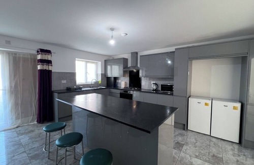 Cradley Casa | Charming 1-bedroom with private bathroom in a shared apartment