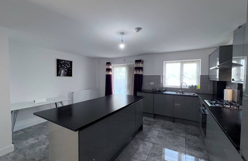 Cradley Casa | Charming 1-bedroom with private bathroom in a shared apartment