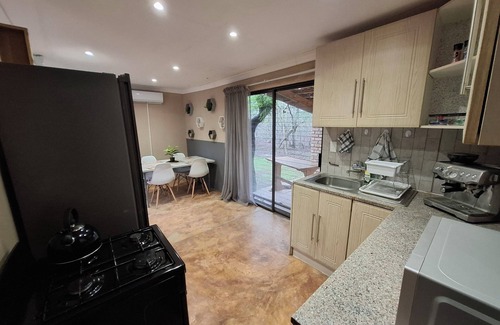Marloth Park Cabaña | Charming 1-bedroom cottage in enchanting Marloth Park with WiFi, AC
