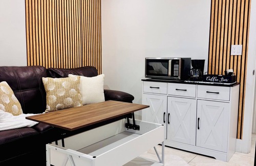 West Palm Beach Apartamento | Charming 1 BR-1BH Studio with free WiFi and AC Easy Access to PBI & I-95