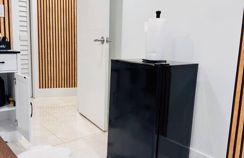 West Palm Beach Apartamento | Charming 1 BR-1BH Studio with free WiFi and AC Easy Access to PBI & I-95