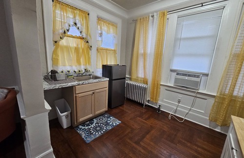 Weequahic Apartamento | Charming studio in Newark Near Beth Israel Hospital. Perfect for professionals.