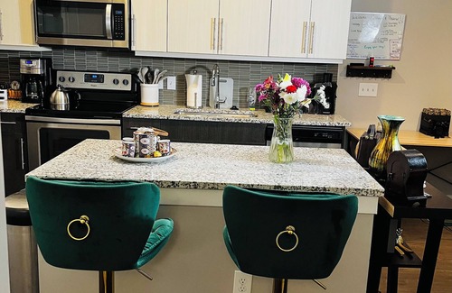 Landmark Apartamento | Charming 1-BR Apt/ 12 min to DCA, Old-Town, Capitol Hill/Long-Term Ready