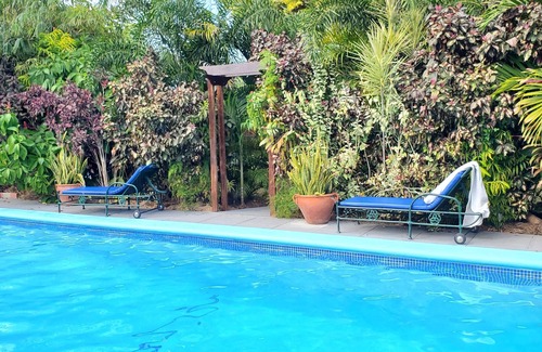 Runaway Bay Cabaña | Charming 1-BR cottage w/ WiFi and AC w/ pool and beach access in Runaway Bay