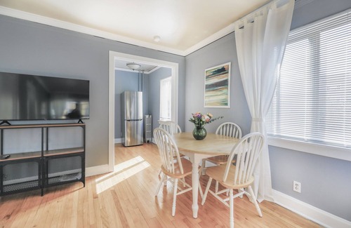 Goose Hollow Condominio | Charming 1-BR, Historic Downtown. Free Parking.