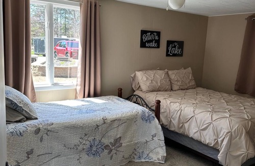 Holcombe Casa | Charming 1-level, 2-Bedroom Lakeside Retreat on Lake Holcombe