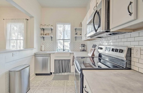 Historic District Cabaña | Charming 100-year-old Home < 1 Mi to Downtown