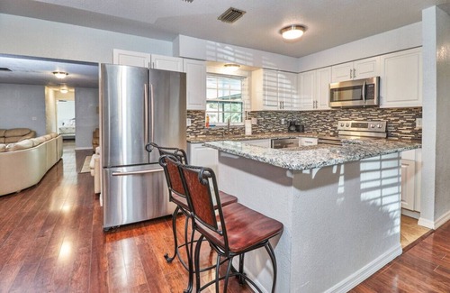 Temple Crest Casa | Charming 12-Guest Home with Pool & Fenced Backyard