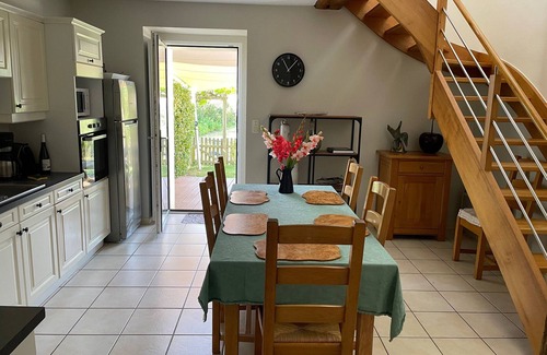 Chateau-Thebaud Cabaña | Gîte XVe s. en Vignoble avec Terrasse, Wi-Fi et Vélos – Près de Nantes