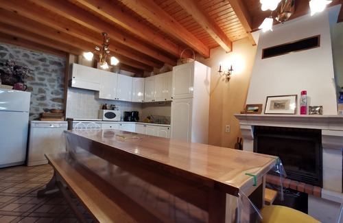 Lorlanges Cabaña | Encantadora Casa Rural del Siglo XVI cerca de Clermont-Ferrand con Lago Privado