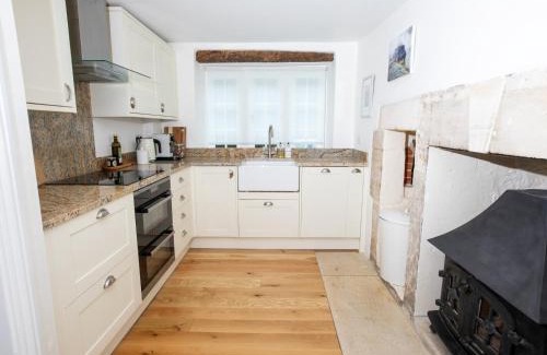 Bradford-on-Avon Casa | Charming 1700s Cottage in Bradford on Avon nr Bath