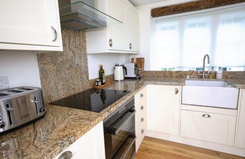 Bradford-on-Avon Casa | Charming 1700s Cottage in Bradford on Avon nr Bath