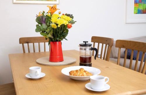 Bradford-on-Avon Casa | Charming 1700s Cottage in Bradford on Avon nr Bath