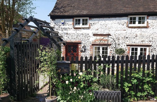 Medmenham Cabaña | Charming 17th Century 2-Bed Cottage in Medmenham