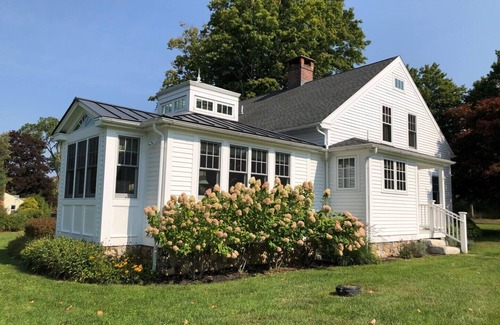 Bantam Casa | Charming 1870 cape cottage in Litchfield