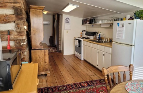 Rutherfordton Cabina | Charming 1892 Log Cabin in the Blue Ridge Mountains foothills