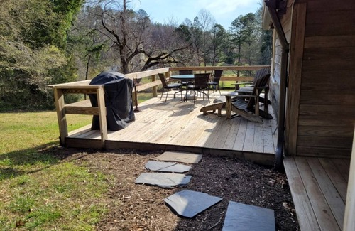 Rutherfordton Cabina | Charming 1892 Log Cabin in the Blue Ridge Mountains foothills