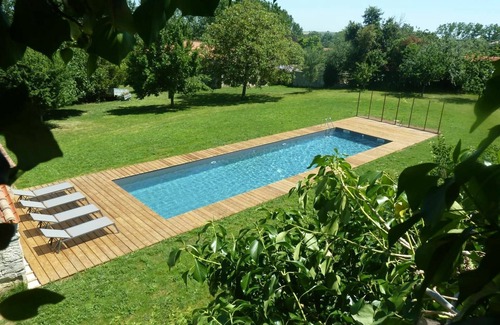 Auchay-sur-Vendee Cabaña | Casa rural renovada con piscina y jardín privado en entorno natural, ideal para escapadas relajantes