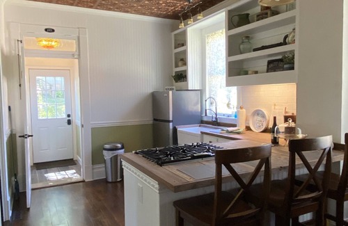 Hermann Casa | Charming 1913 3 Bedr / 2 Bath / Dutch Brick Haus / Living & Dining / New HVAC