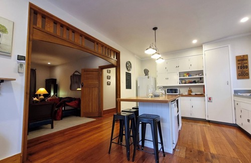 Taumarunui Casa | Charming 1920's character filled Bungalow! Modern twist.. Minutes to town